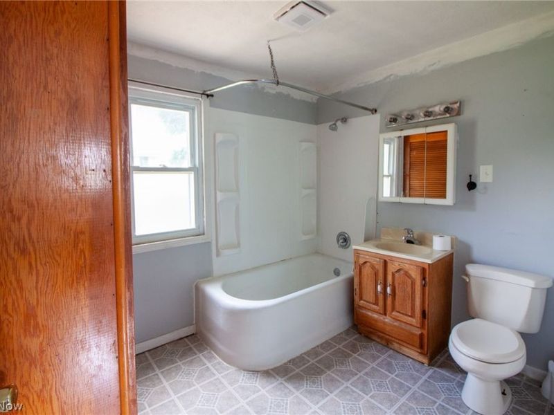 1869 Springfield Center Road, Akron, OH 44312 Photo 8