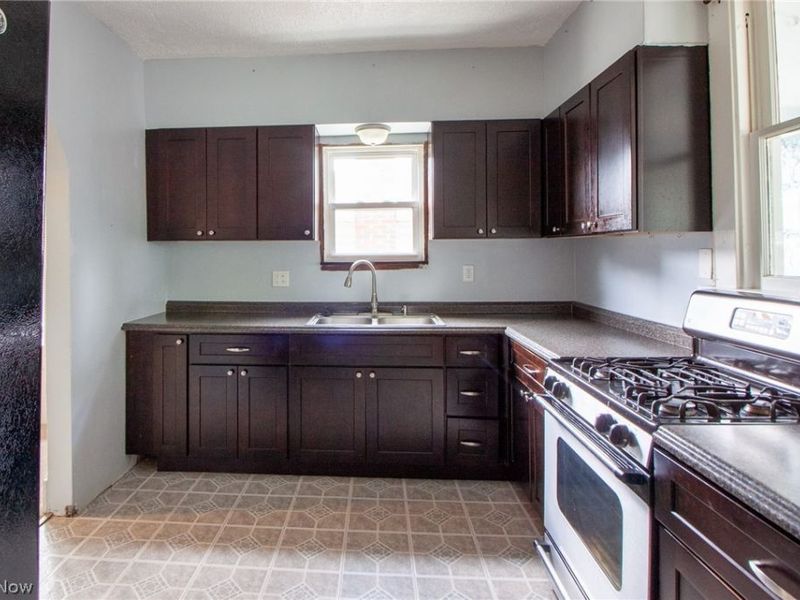 1869 Springfield Center Road, Akron, OH 44312 Photo 9