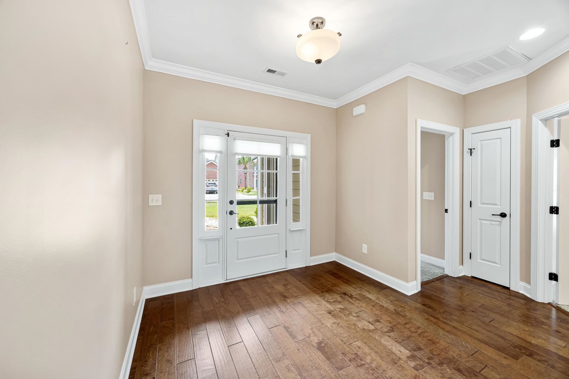 910 Watermark Ct.  Photo 6