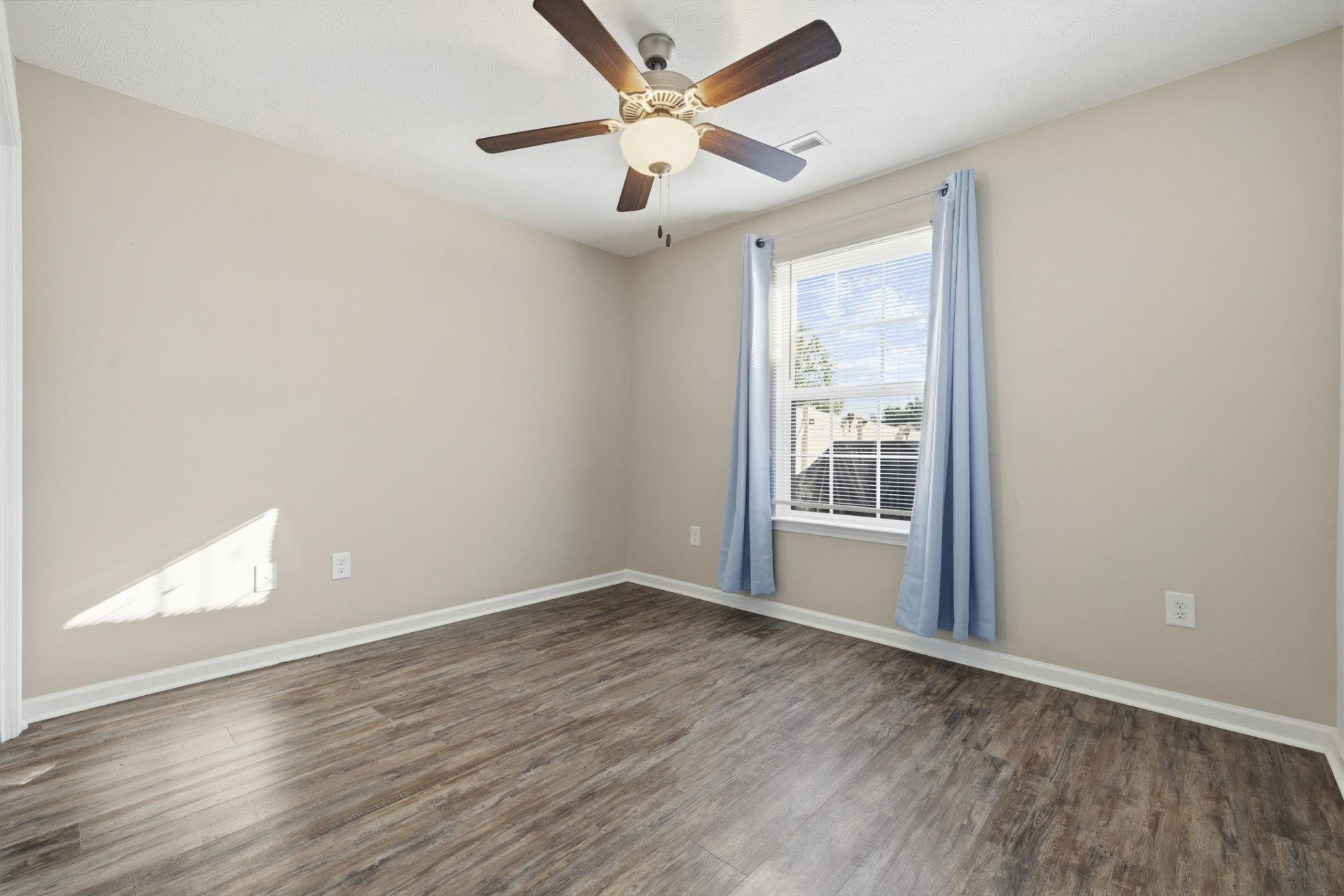 154 Heath Dr. Photo 22