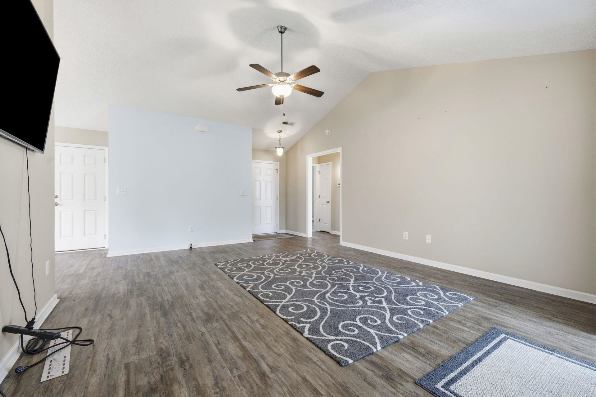 154 Heath Dr. Photo 6