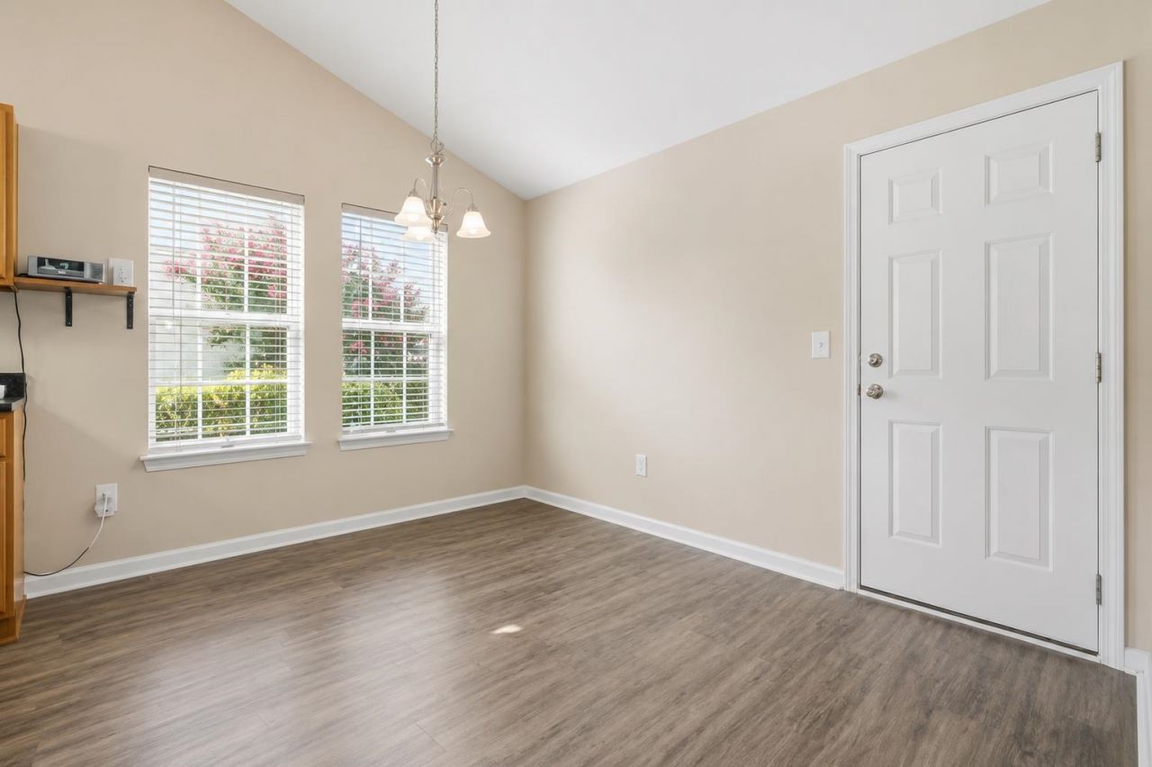 154 Heath Dr. Photo 7