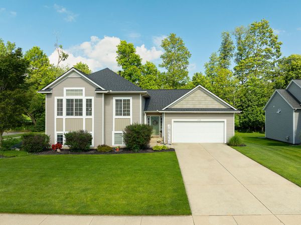 2198 Applegate Drive NW, Grand Rapids, MI 49534
