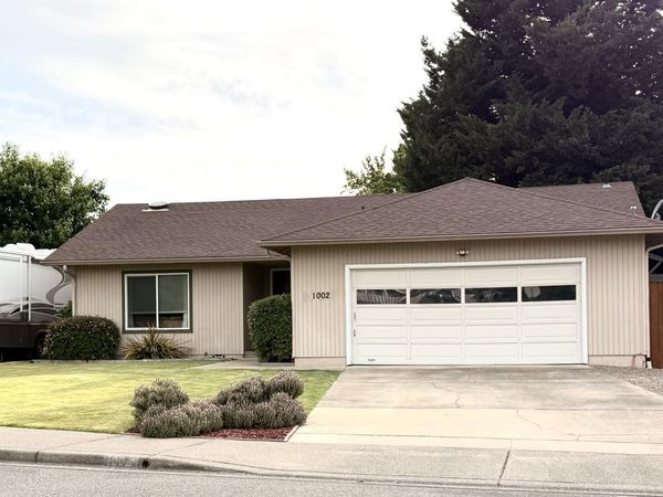 1002 Angler Lane, Grants Pass, OR 97527