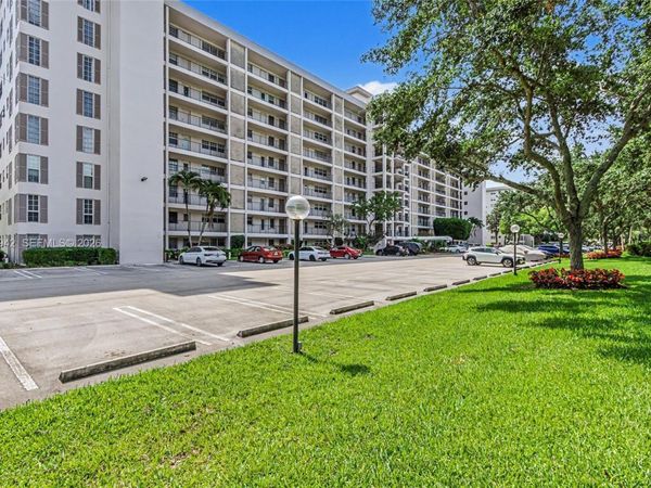3250 N Palm Aire Dr , Unit 406, Pompano Beach, FL 33069