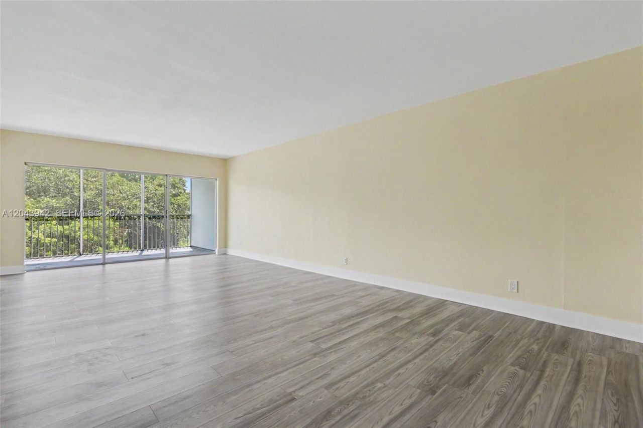 3250 N Palm Aire Dr, Unit 406, Pompano Beach, FL 33069 Photo