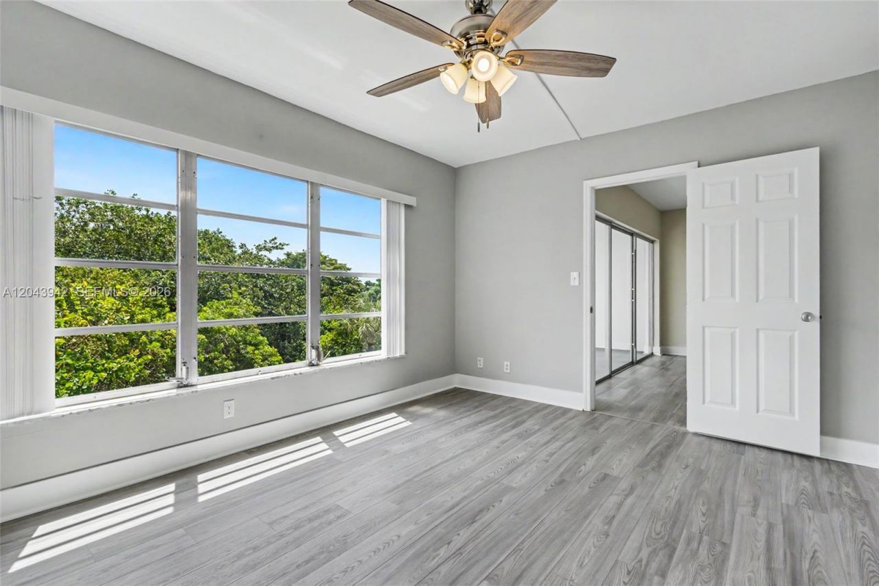 3250 N Palm Aire Dr, Unit 406, Pompano Beach, FL 33069 Photo