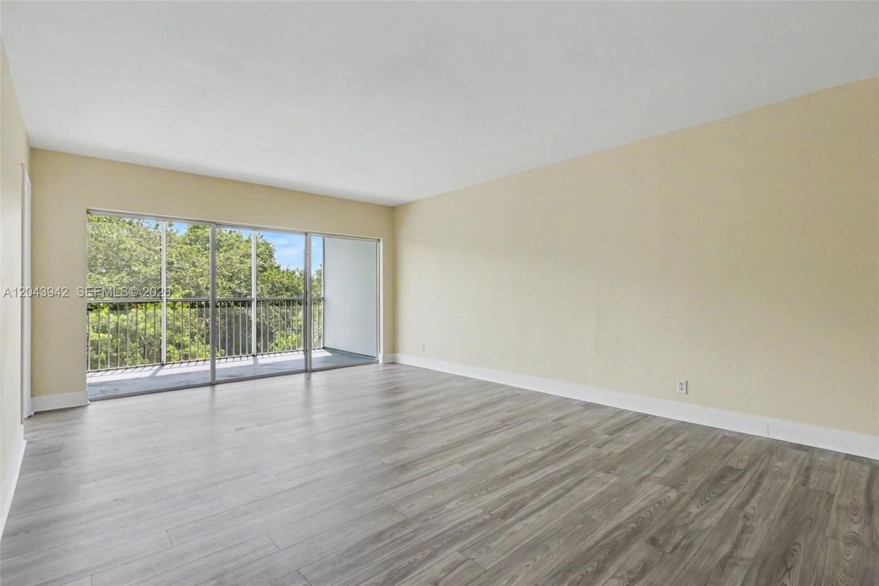 3250 N Palm Aire Dr, Unit 406, Pompano Beach, FL 33069 Photo