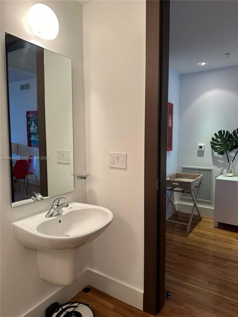 2001 Meridian Ave , Unit 309, Miami Beach, FL 33139 Photo