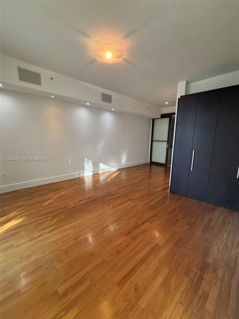 2001 Meridian Ave , Unit 309, Miami Beach, FL 33139 Photo