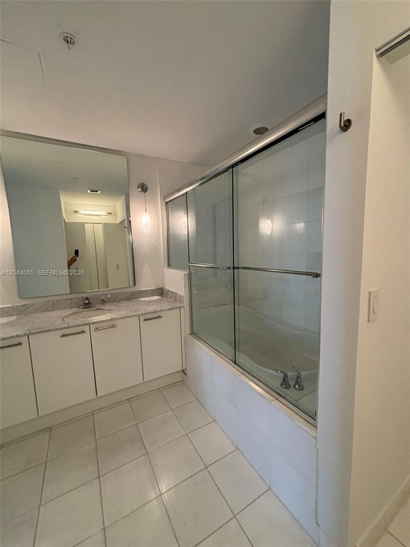 2001 Meridian Ave , Unit 309, Miami Beach, FL 33139 Photo