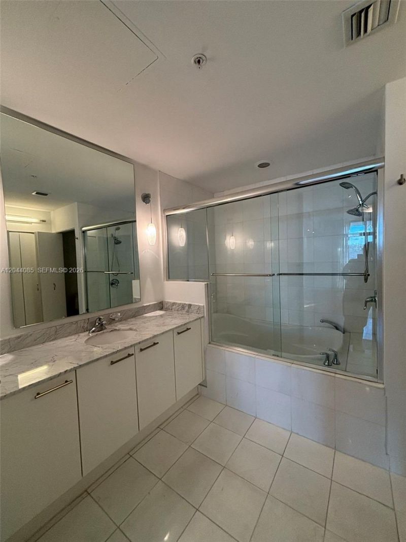 2001 Meridian Ave , Unit 309, Miami Beach, FL 33139 Photo