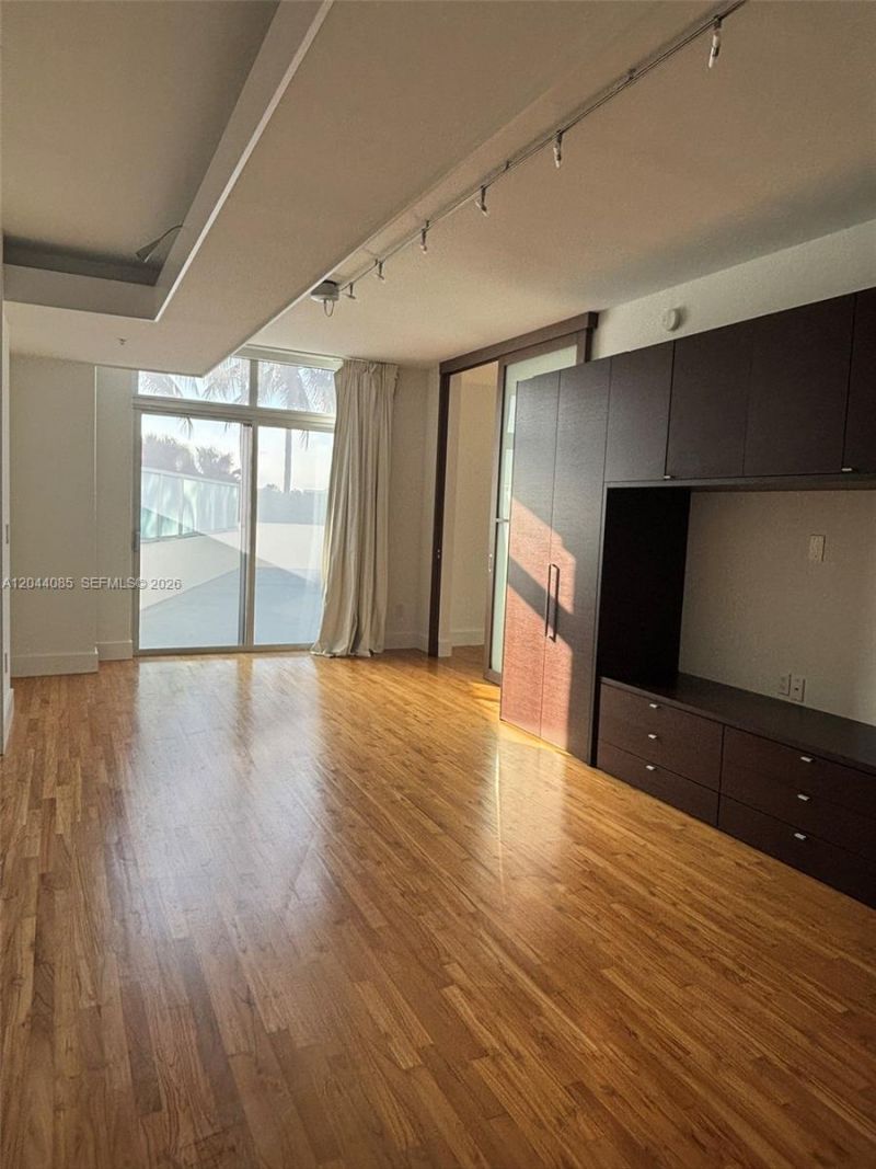 2001 Meridian Ave , Unit 309, Miami Beach, FL 33139 Photo