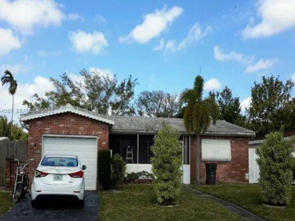 4721 NW 41st Pl, Lauderdale Lakes, FL 33319