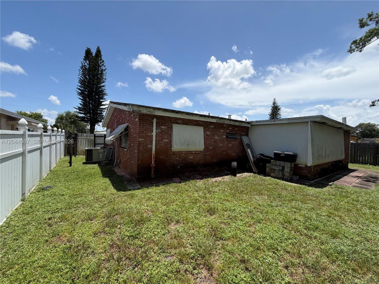 4721 NW 41st Pl, Lauderdale Lakes, FL 33319 Photo