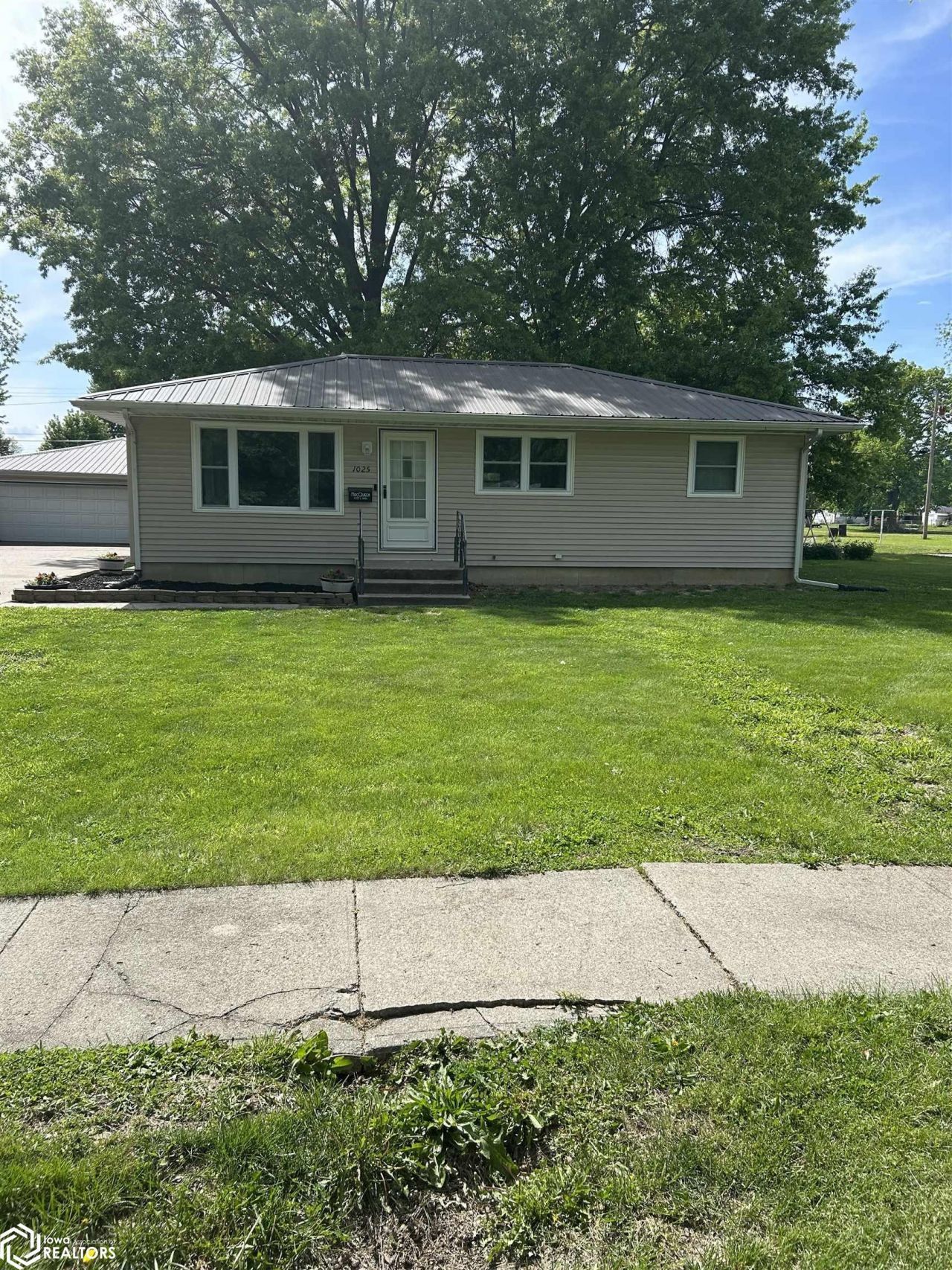 1025 S James Street, Ottumwa, IA 52501 Main Photo