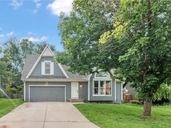 12435 S Parker Terrace, Olathe, KS 66061