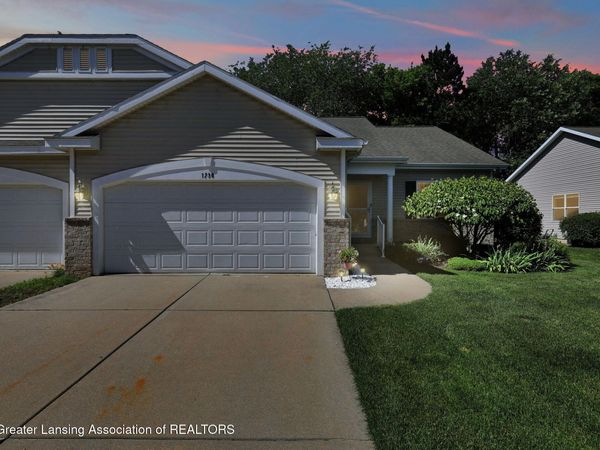 1730 N Crystal Cove, Haslett, MI 48840