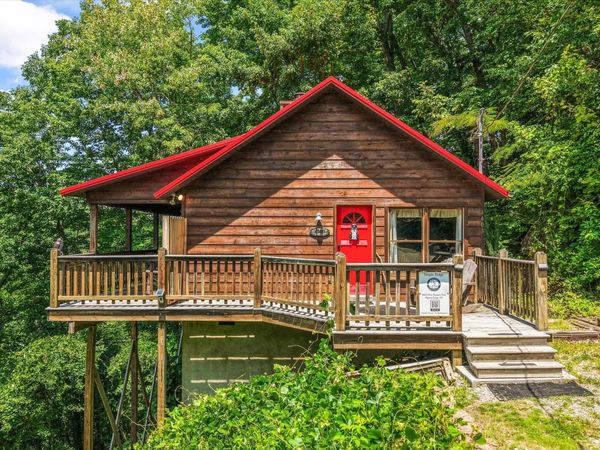 4403 New Pioneer Tr, Pigeon Forge, TN 37863