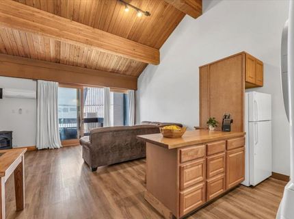 2000 North Village Drive, Unit #318, Truckee, CA 96161 Photo