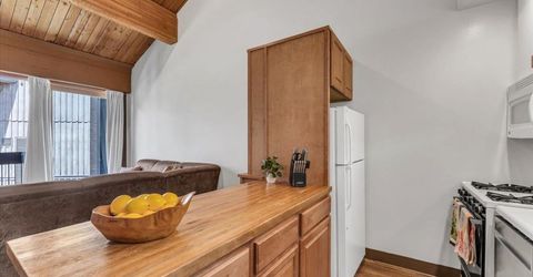 2000 North Village Drive, Unit #318, Truckee, CA 96161 Photo
