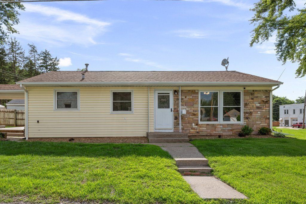 501 38th Street, Moline, IL 61265 Main Photo