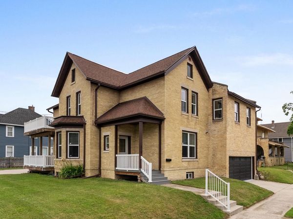 818 N 6th STREET, Manitowoc, WI 54220
