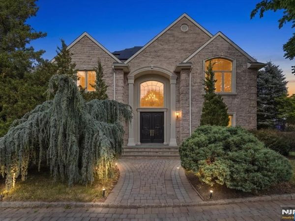 4 Centennial Court, TOTOWA, NJ 07512