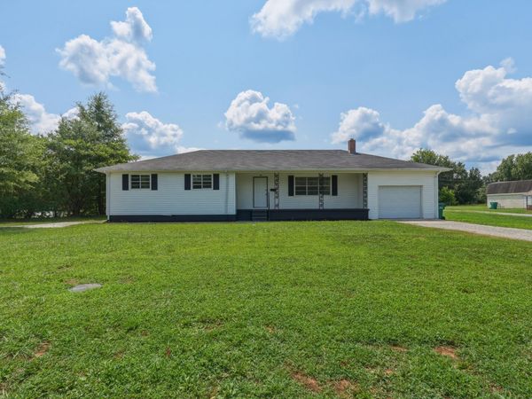 1006 Montgomery Ave W, Sheffield, AL 35660