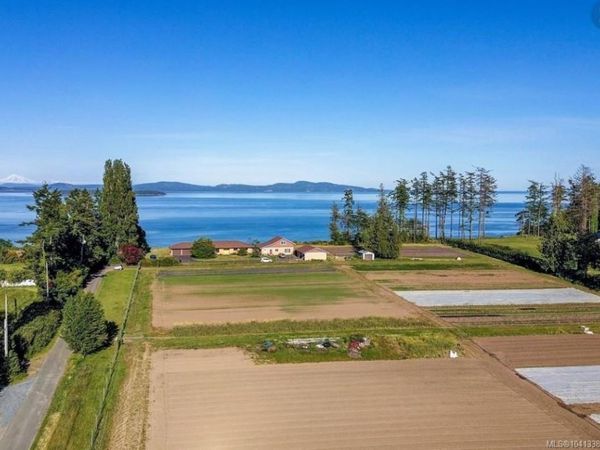 3191 Martindale Rd , Central Saanich, BC V8L 1V2