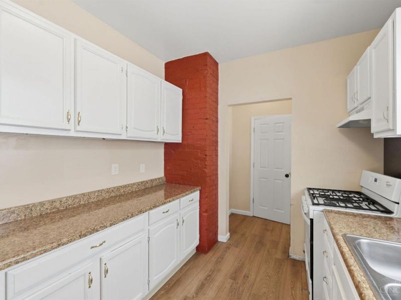 3329 Hackberry Street, Cincinnati, OH 45207 Photo 4