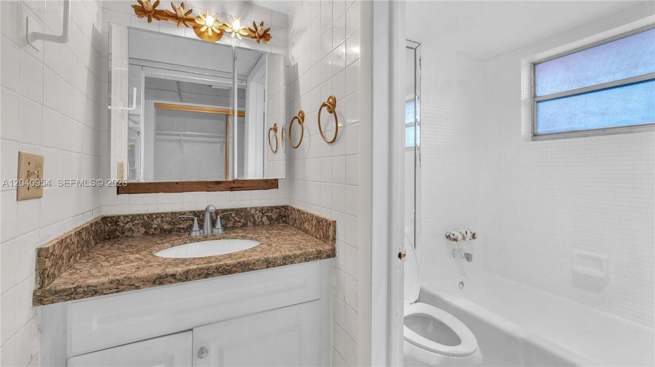 251 NE 187th St , Unit 830, Miami, FL 33179 Photo