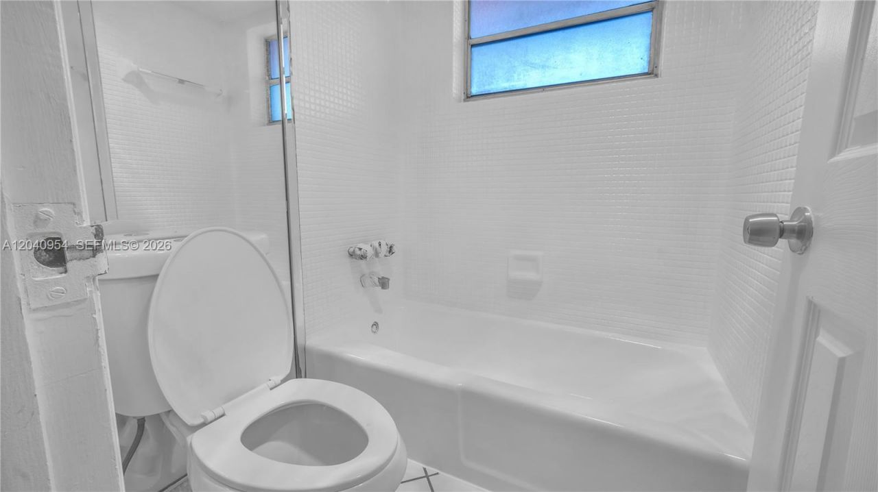 251 NE 187th St , Unit 830, Miami, FL 33179 Photo