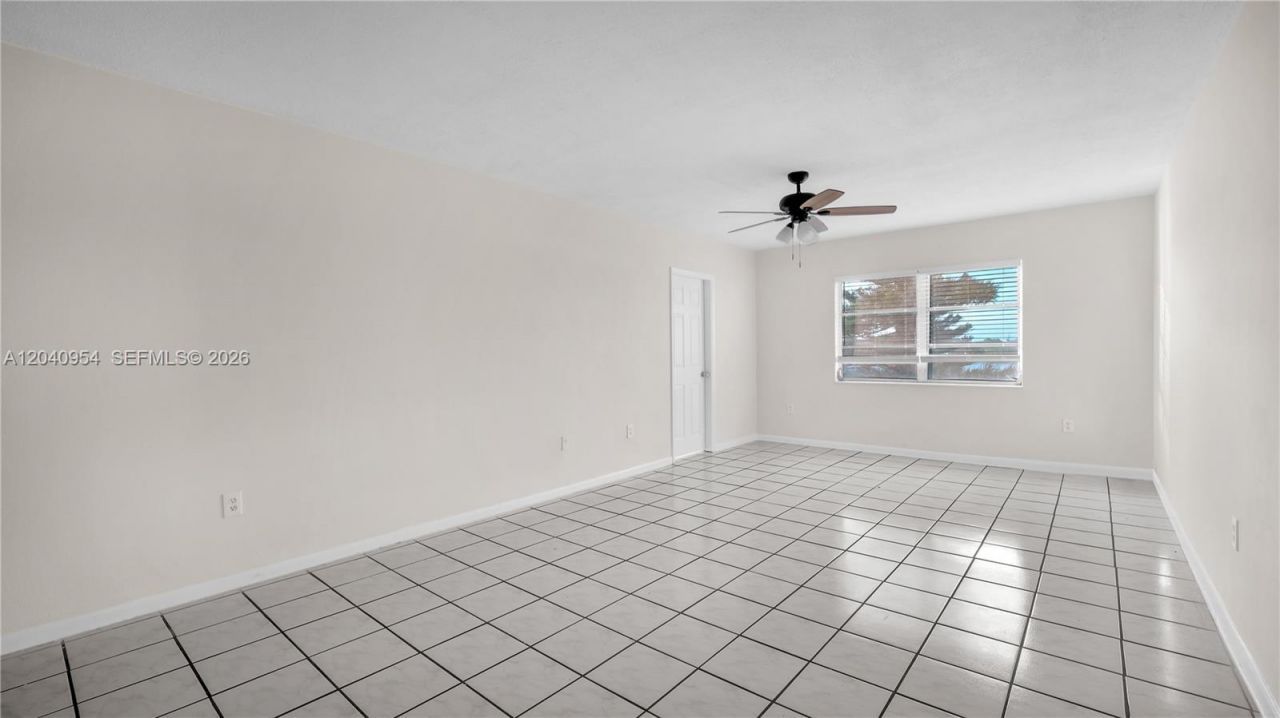 251 NE 187th St , Unit 830, Miami, FL 33179 Photo