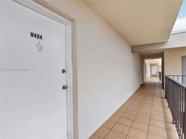 5505 NW 7th St, Unit W404, Miami, FL 33126