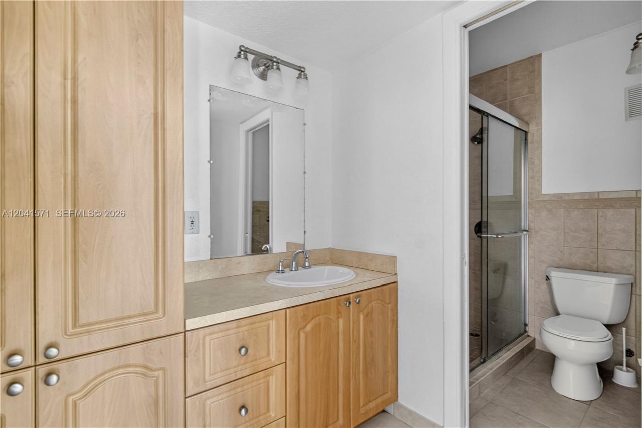 5505 NW 7th St, Unit W404, Miami, FL 33126 Photo