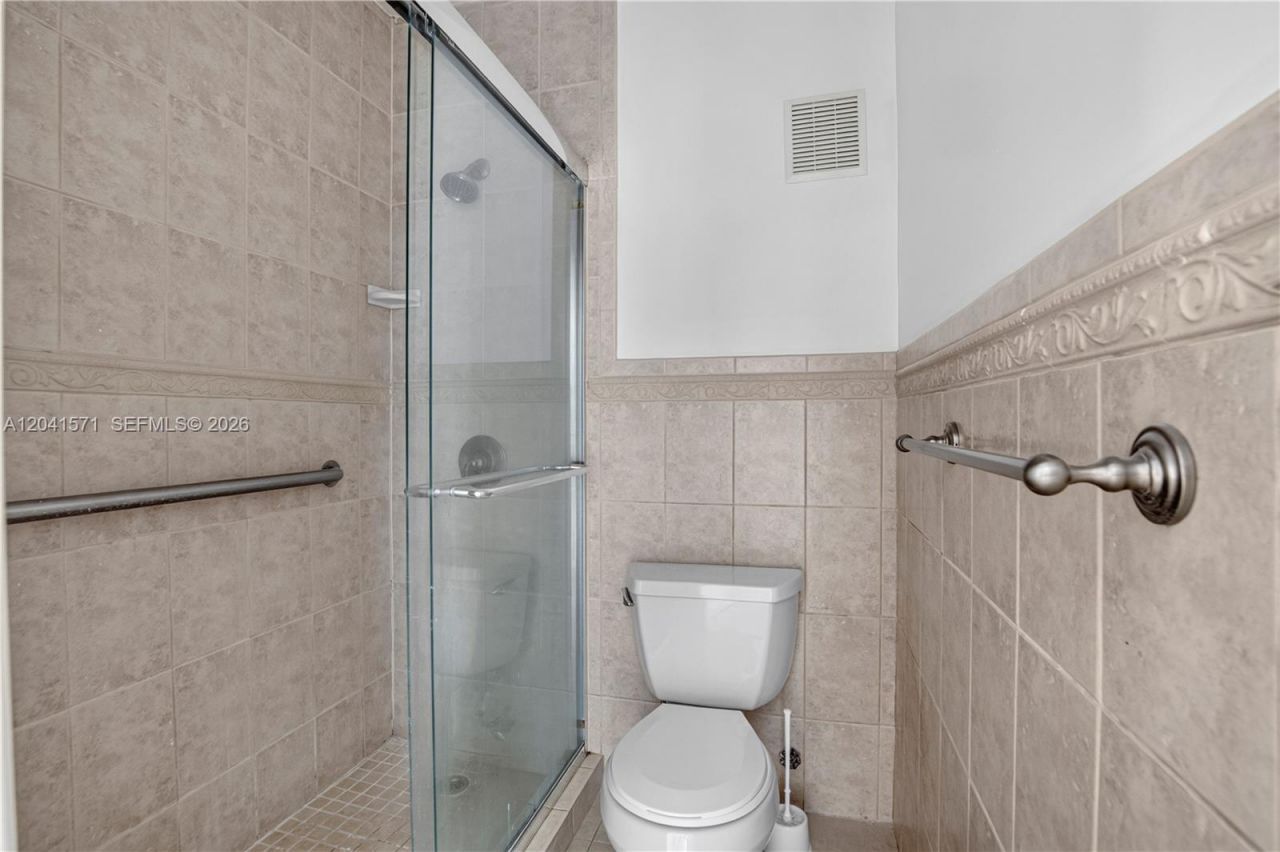 5505 NW 7th St, Unit W404, Miami, FL 33126 Photo