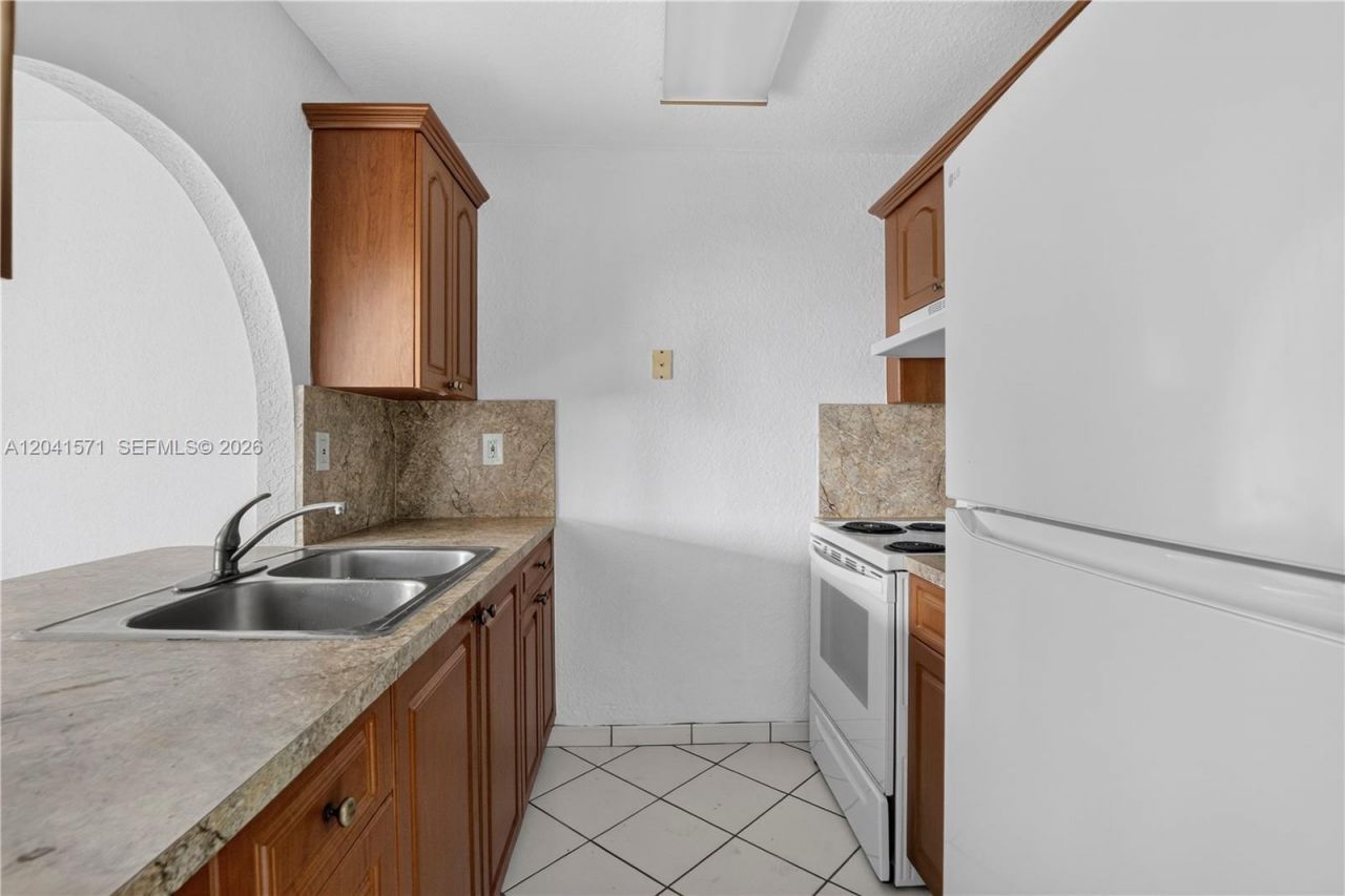 5505 NW 7th St, Unit W404, Miami, FL 33126 Photo
