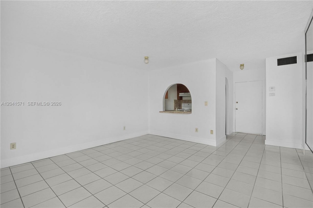 5505 NW 7th St, Unit W404, Miami, FL 33126 Photo