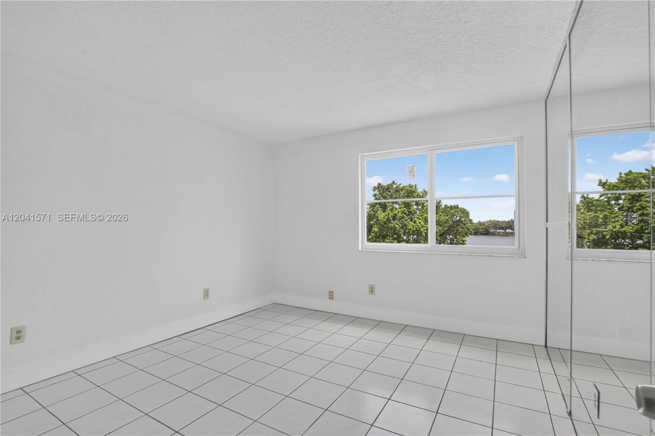5505 NW 7th St, Unit W404, Miami, FL 33126 Photo