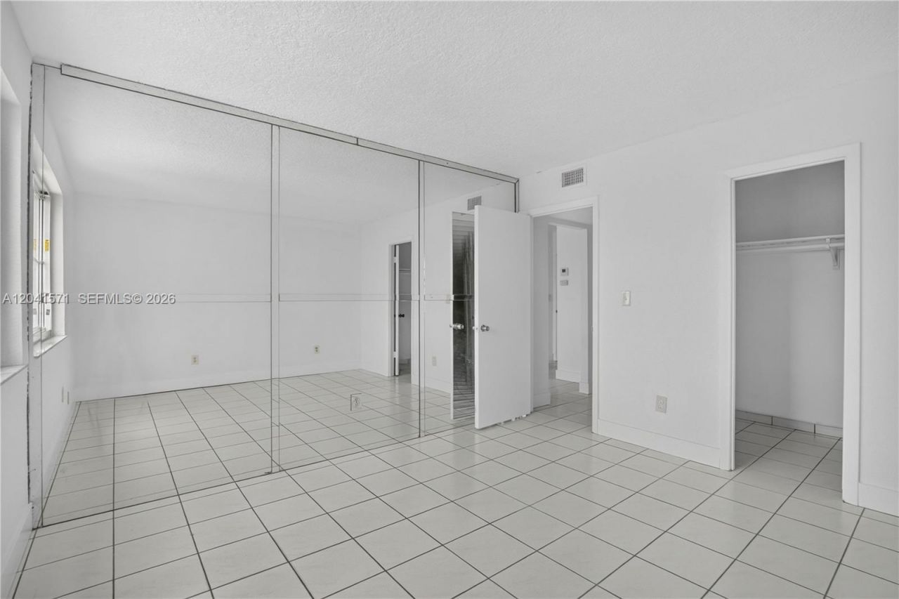 5505 NW 7th St, Unit W404, Miami, FL 33126 Photo