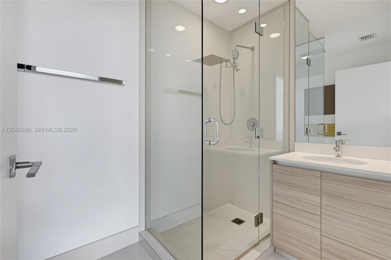 121 NE 34th St, Unit PH3206, Miami, FL 33137 Photo