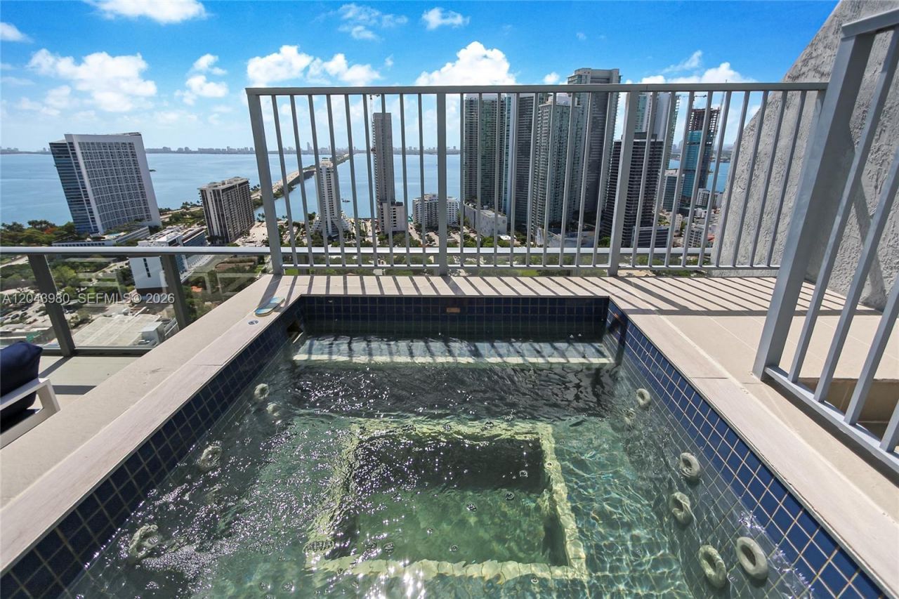 121 NE 34th St, Unit PH3206, Miami, FL 33137 Photo