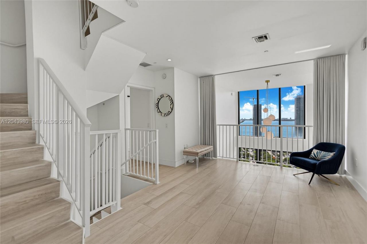 121 NE 34th St, Unit PH3206, Miami, FL 33137 Photo