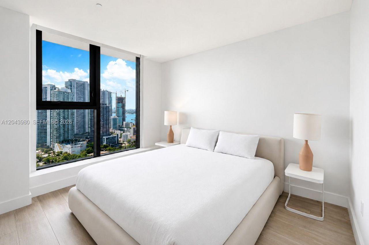 121 NE 34th St, Unit PH3206, Miami, FL 33137 Photo
