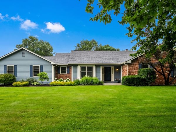 255 Camden Drive, Zionsville, IN 46077