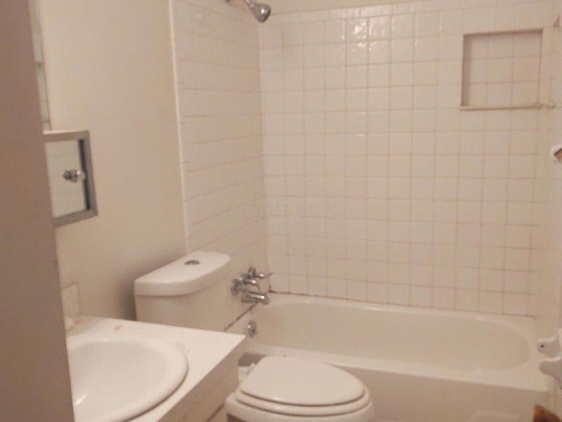2312 Hardesty Court, Unit H2, Columbus, OH 43204 Photo 8