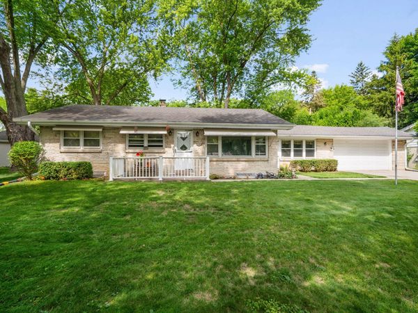 3303 N Knoll Blvd, Wauwatosa, WI 53222