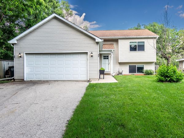 9033 271st Ave, Salem Lakes, WI 53168