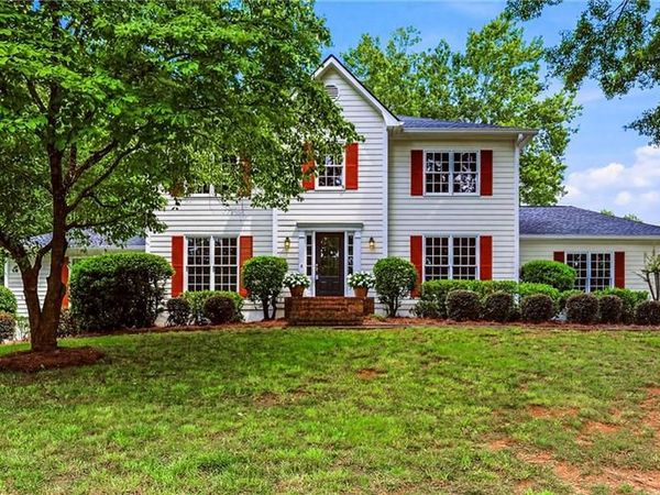 2571 Meadowglen Trail, Snellville, GA 30078